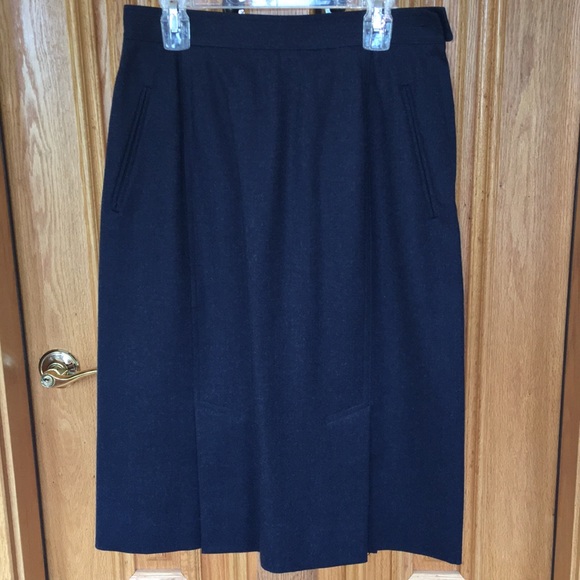 Harve Benard Dresses & Skirts - Vintage harvé benard skirt 100% wool fully lined size 6